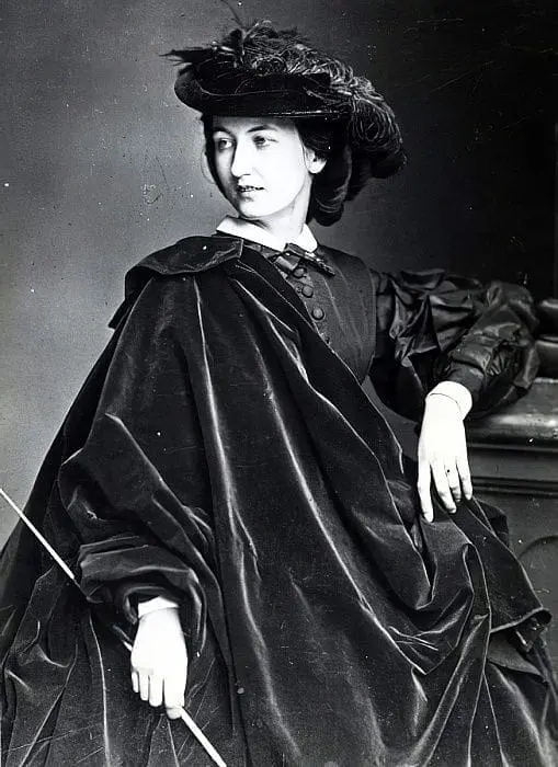 Lola Montez photographed by Antoine Samuel Adam-Salomon, 1860. Photo: Antoine Samuel Adam-Salomon, Wikimedia Commons