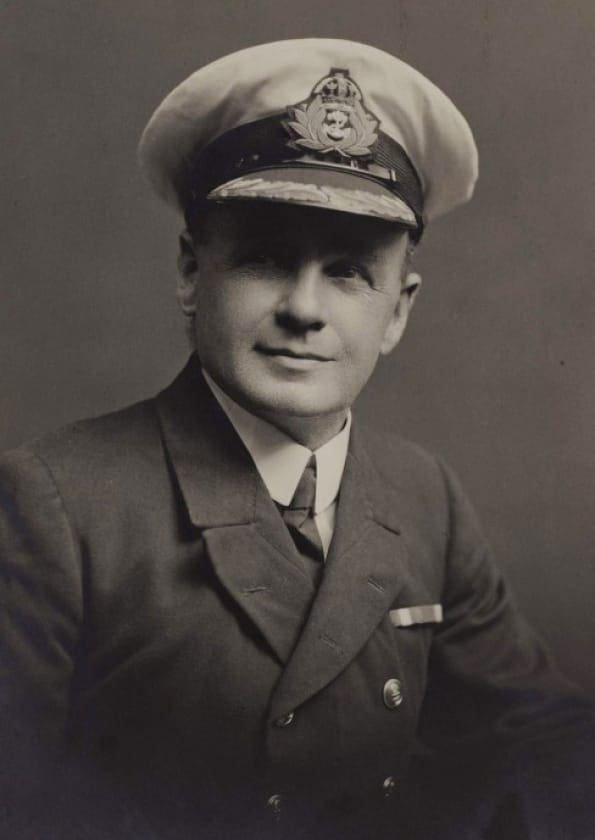 Portrait of Lightoller in 1920, Ellis Island Records. Photo: Wikimedia Commons