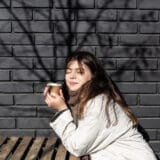 Morning sunlight and mood – person enjoying sunlight benefits
