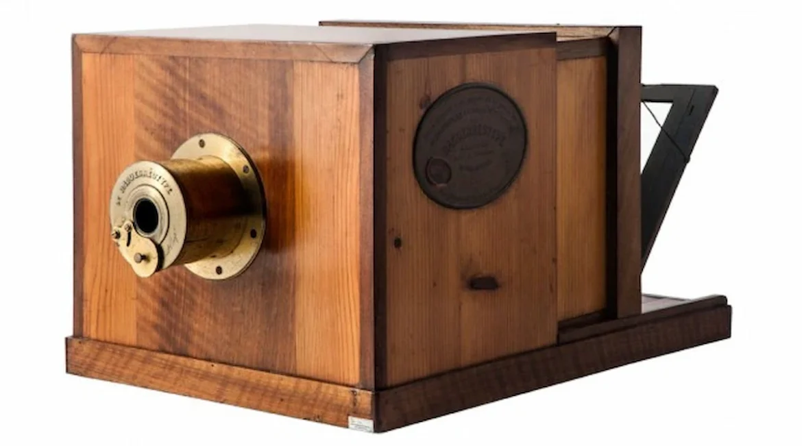An antique daguerreotype camera from the 1800s, similar to the one used by Robert Cornelius to capture the first selfie.