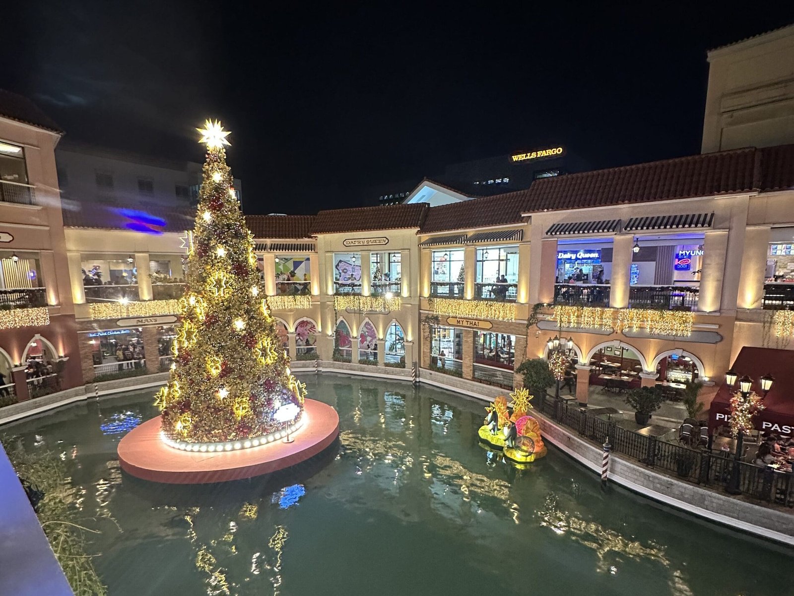 Venice Grand Canal Mall during the Christmas season — lights, gondolas, and holiday magic in Manila.
